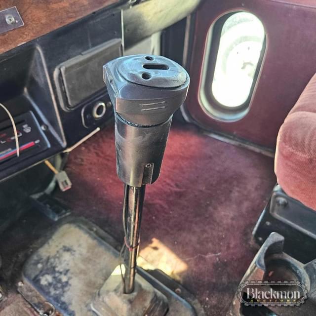 Image of Peterbilt 377 equipment image 4