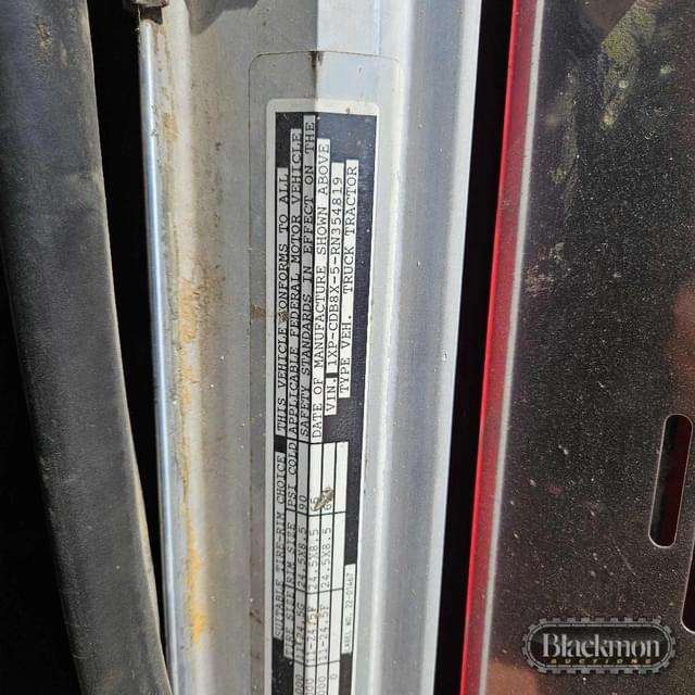 Image of Peterbilt 377 equipment image 3