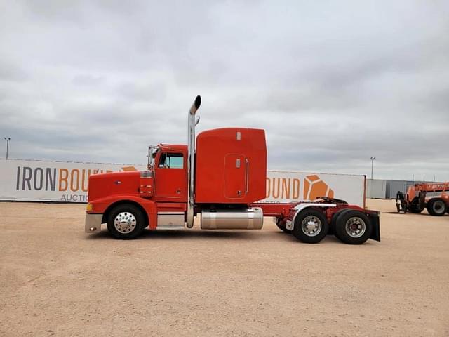 Image of Peterbilt 377 equipment image 1