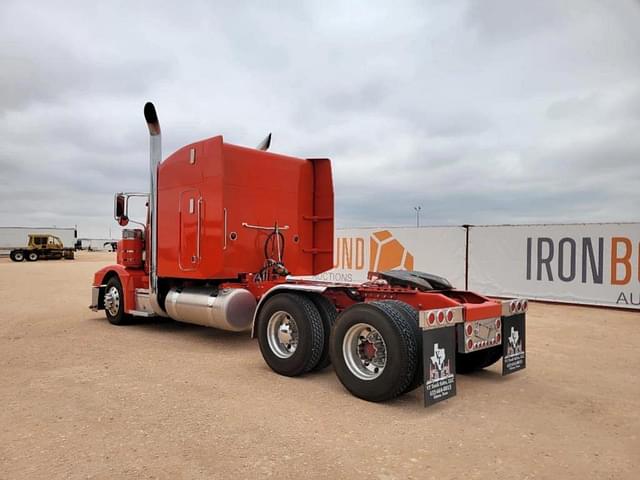Image of Peterbilt 377 equipment image 2