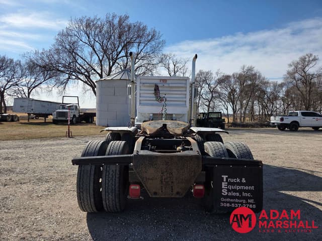 Image of Peterbilt 378 equipment image 4