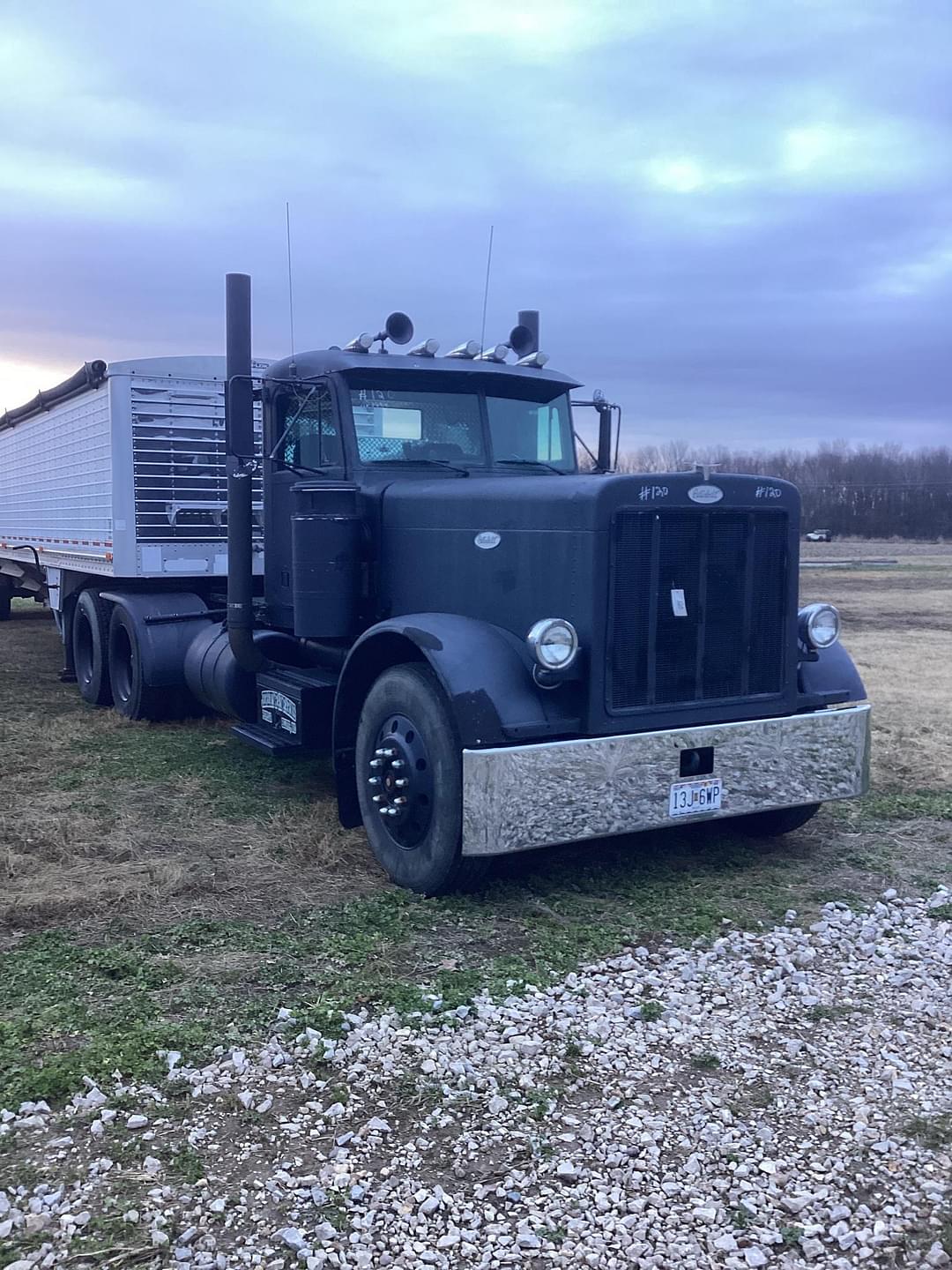 Image of Peterbilt 379 Primary image