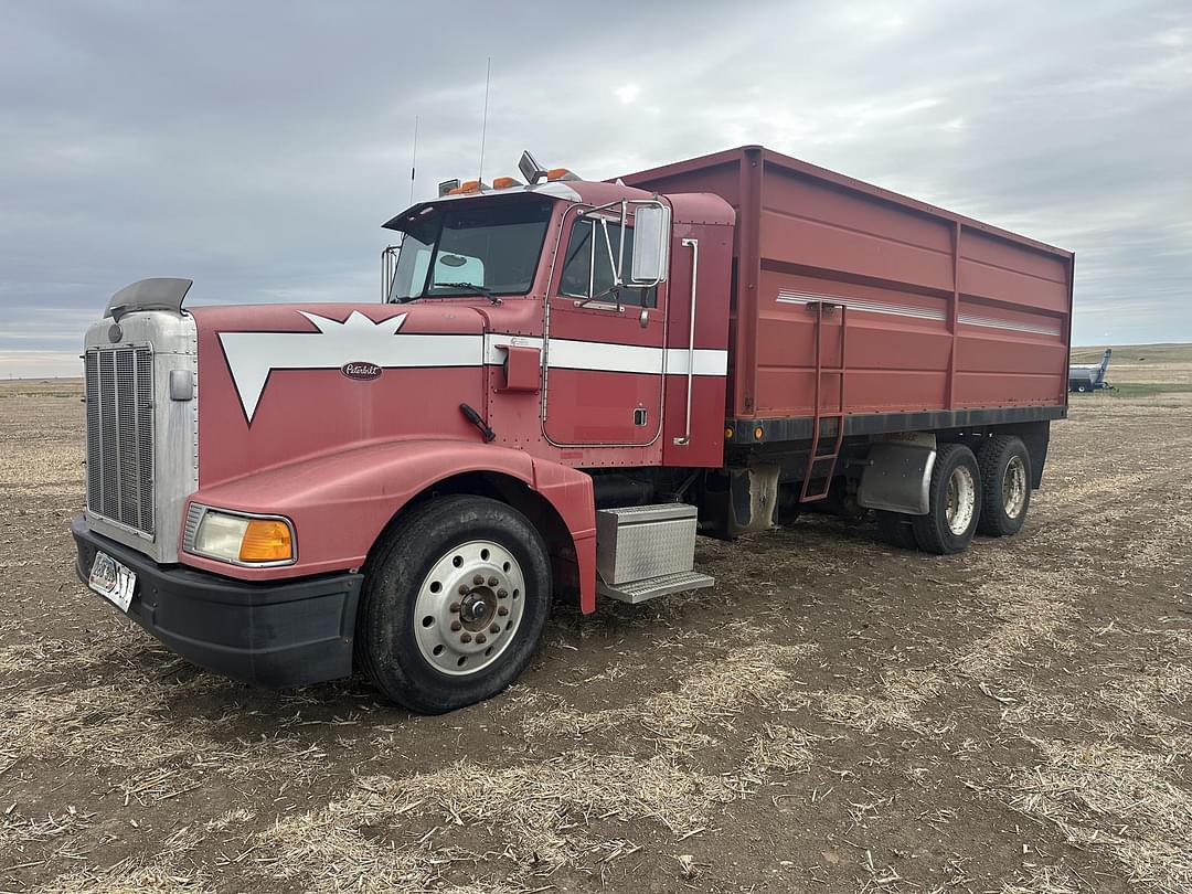 Image of Peterbilt 379 Primary image