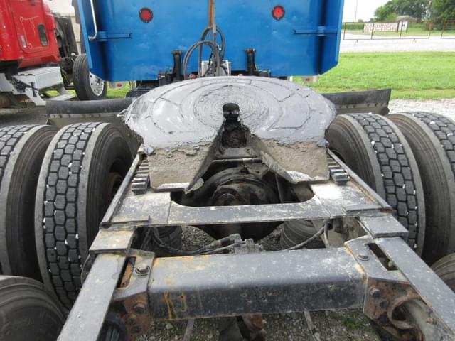 Image of Peterbilt 379 equipment image 3