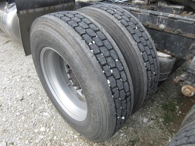 Image of Peterbilt 379 equipment image 4