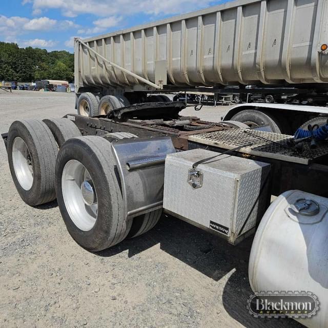 Image of Peterbilt 379 equipment image 1