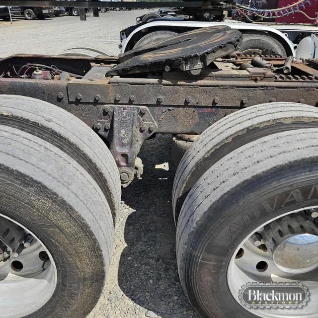 Image of Peterbilt 379 equipment image 3