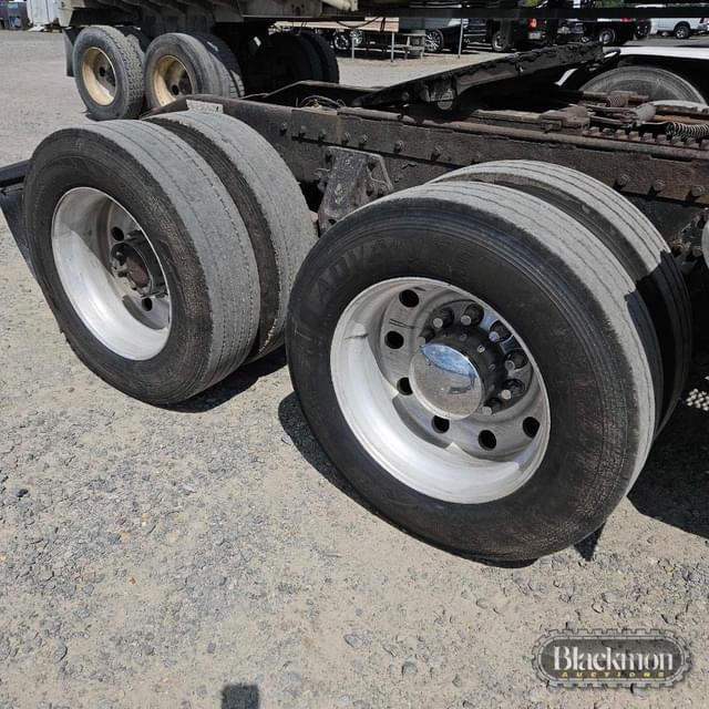 Image of Peterbilt 379 equipment image 2