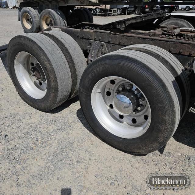 Image of Peterbilt 379 equipment image 2