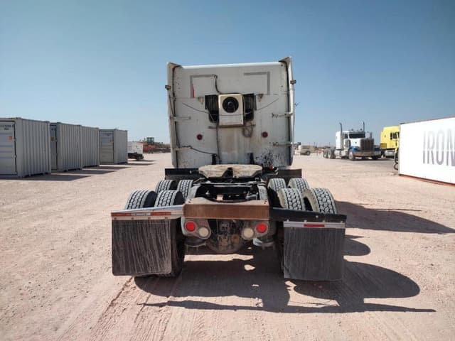 Image of Peterbilt 379 equipment image 3