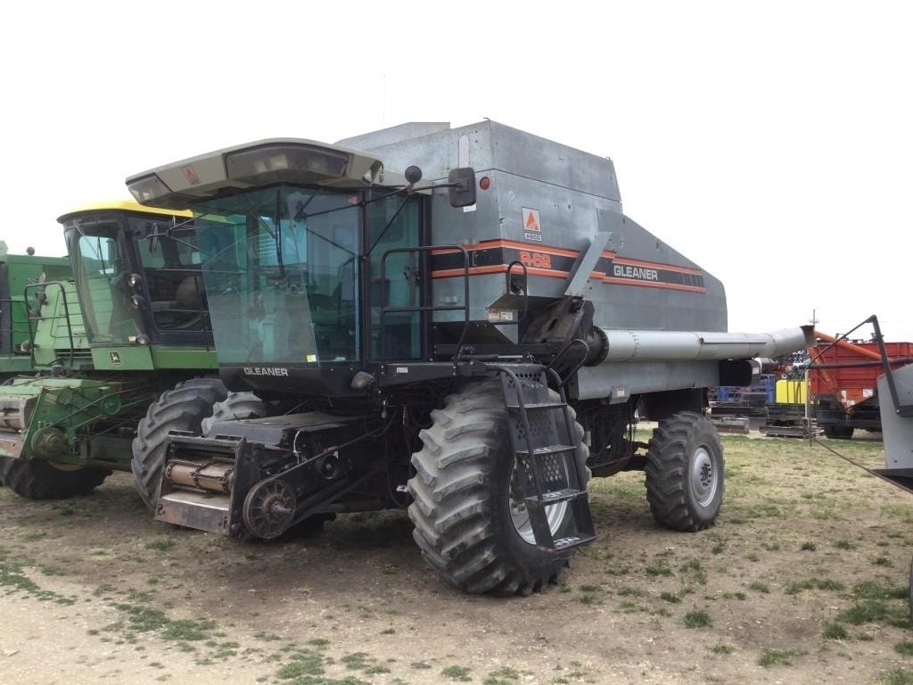 1994 Gleaner R62 Equipment Image0