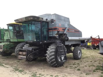 Main image Gleaner R62