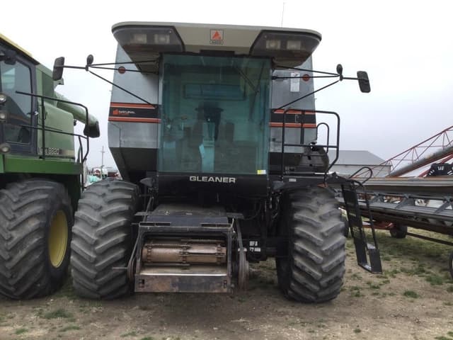Image of Gleaner R62 equipment image 2