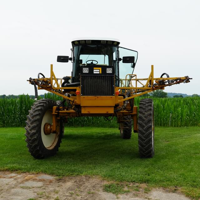 Image of Ag-Chem RoGator 664 equipment image 1