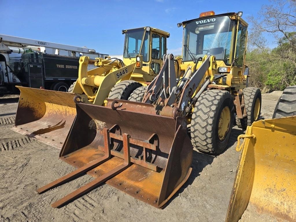 1994 Volvo L50B Equipment Image0