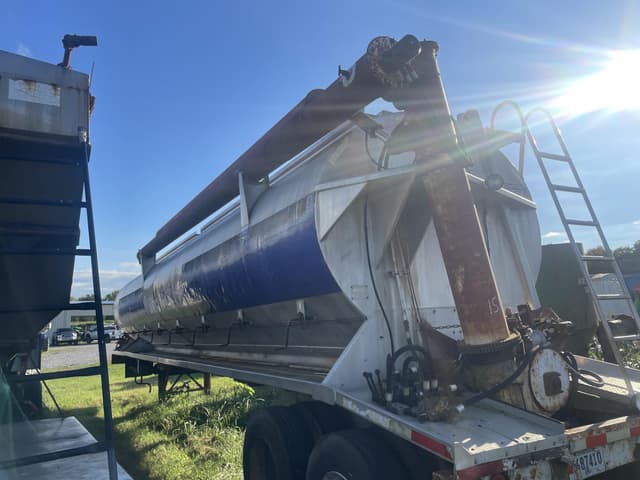 Image of Warren Feed Trailer equipment image 3