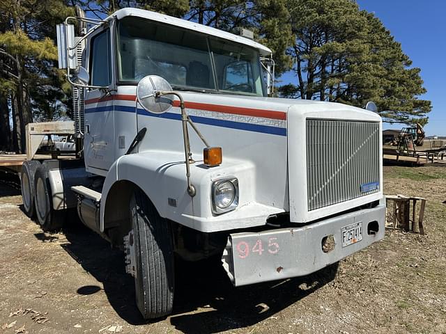 Image of White GMC WB equipment image 1