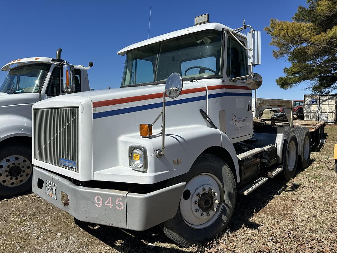 Image of White GMC WB Primary image