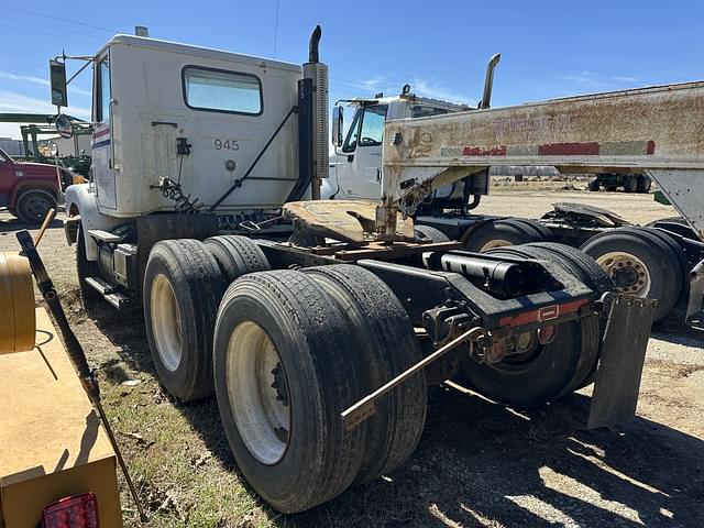 Image of White GMC WB equipment image 3