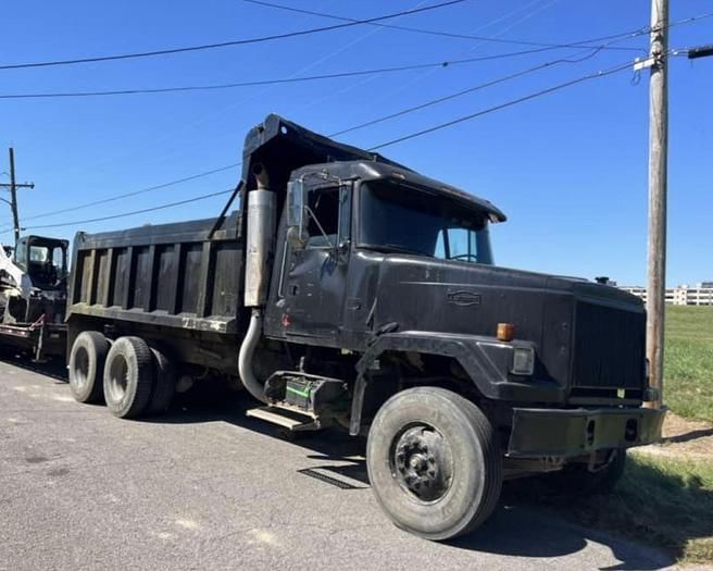 1994 White GMC Autocar Equipment Image0