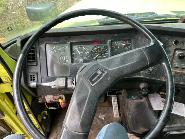 Image of White GMC WG equipment image 4