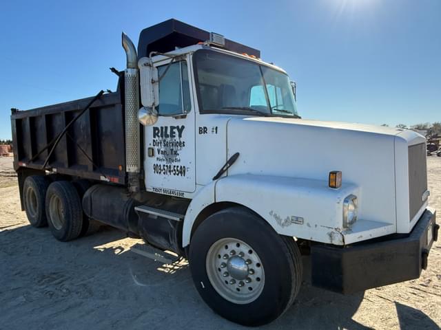 Image of White GMC equipment image 3