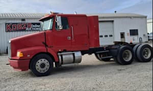 1994 White GMC WIA64T Image