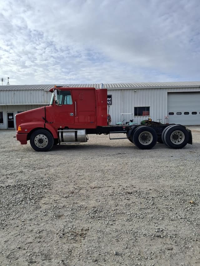 Image of White GMC WIA64T equipment image 3