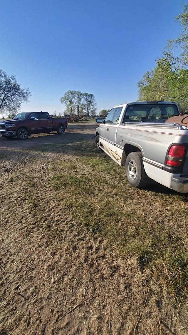 Image of Dodge Ram 1500 equipment image 2