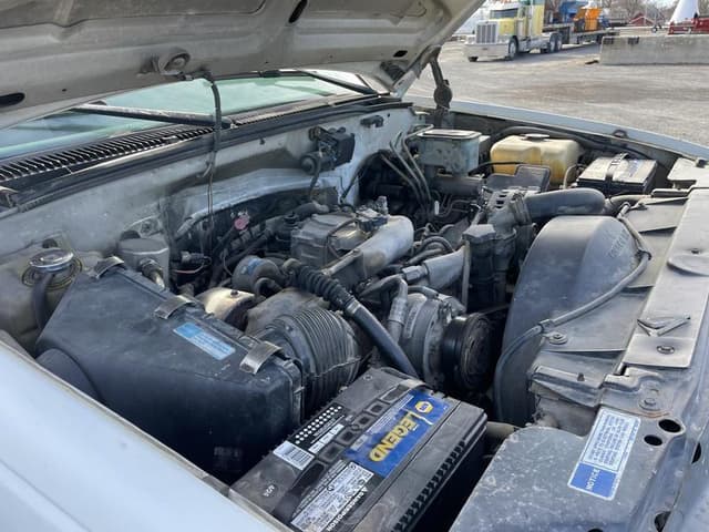 Image of GMC 3500HD equipment image 3