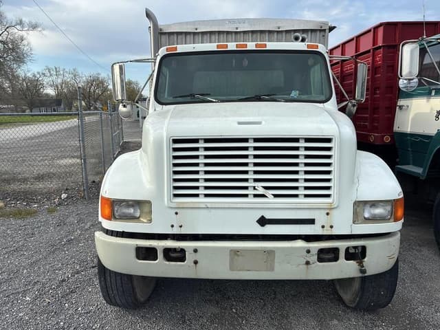 Image of International 4900 equipment image 2