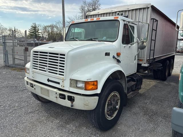 Image of International 4900 equipment image 3