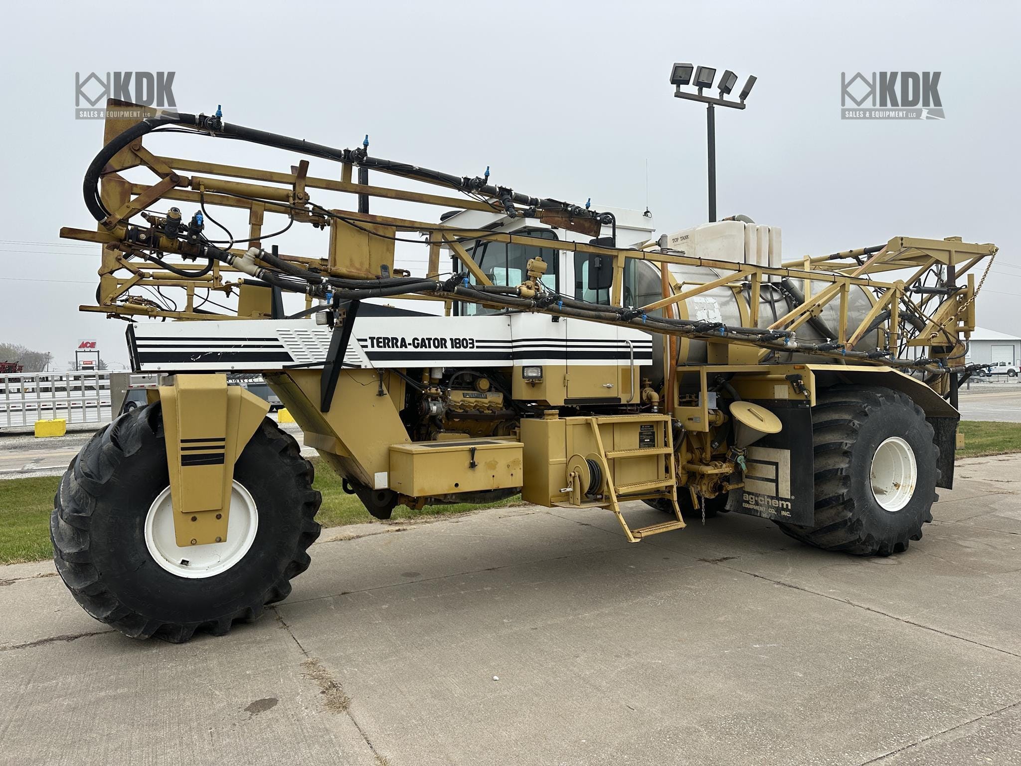 1995 Ag-Chem Terra-Gator 1803 Equipment Image0