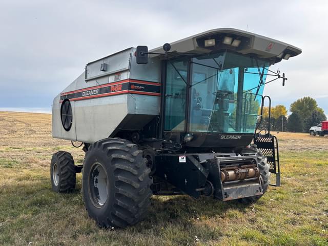Image of Gleaner R62 equipment image 2