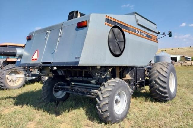 Image of Gleaner R72 equipment image 2