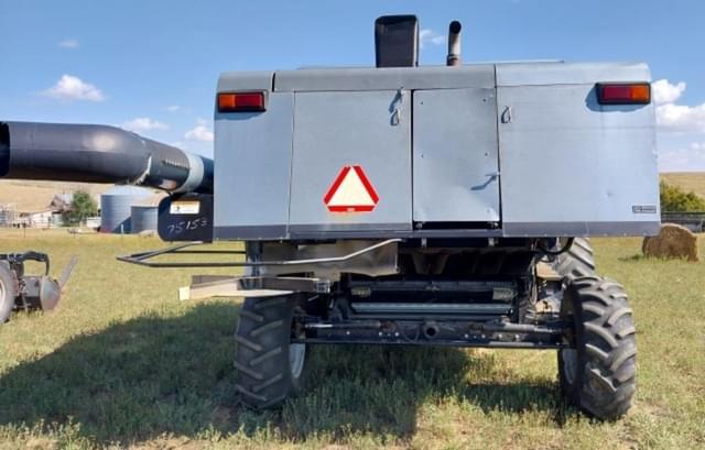 Image of Gleaner R72 equipment image 3