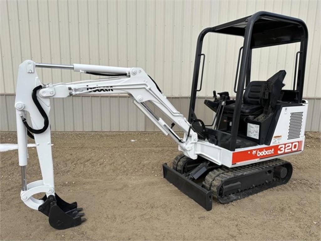 Main image Bobcat 320