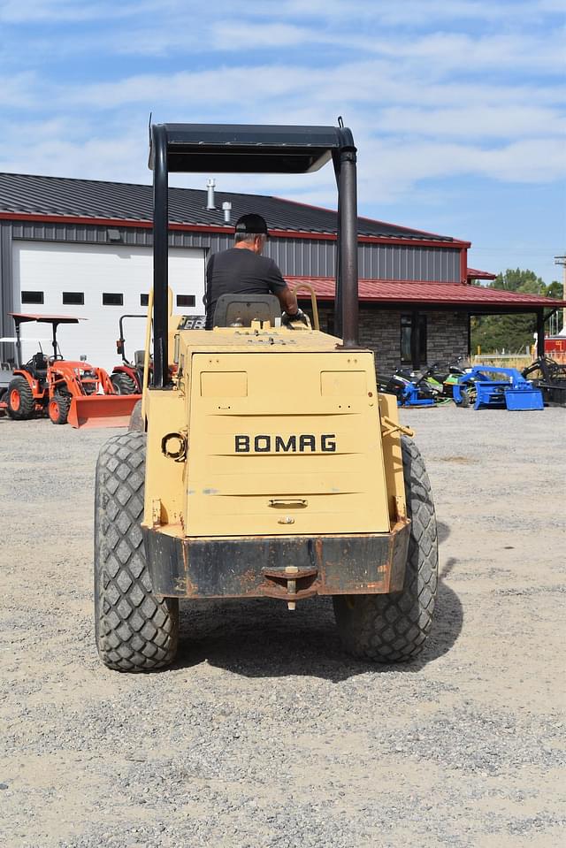 Image of Bomag BW172D equipment image 4