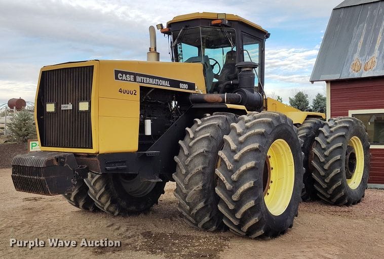 300 - 424 HP Tractors image