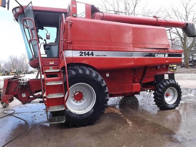 Image of Case IH 2144 equipment image 2