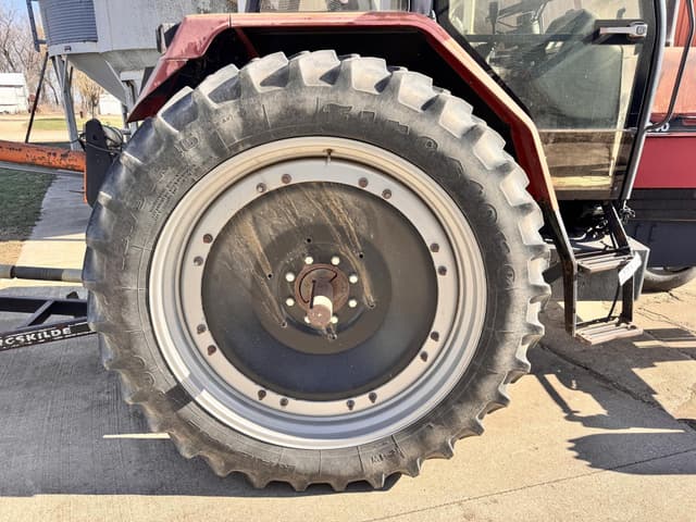 Image of Case IH 5240 equipment image 3