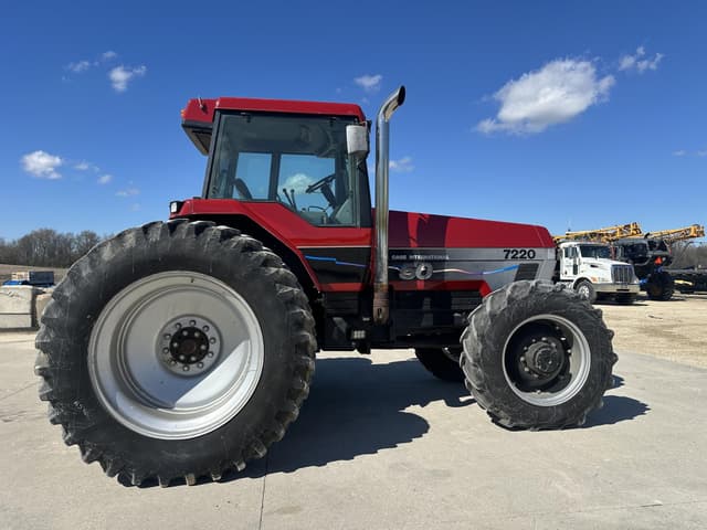 Image of Case IH 7220 equipment image 2