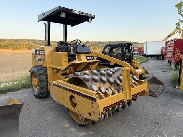 Image of Caterpillar CP-433C equipment image 3