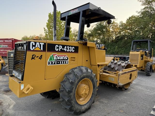 Image of Caterpillar CP-433C equipment image 2