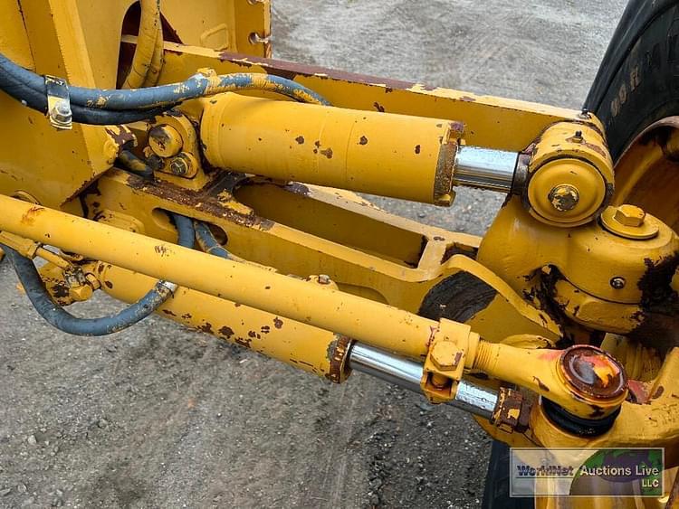 Main image Caterpillar 12H 32