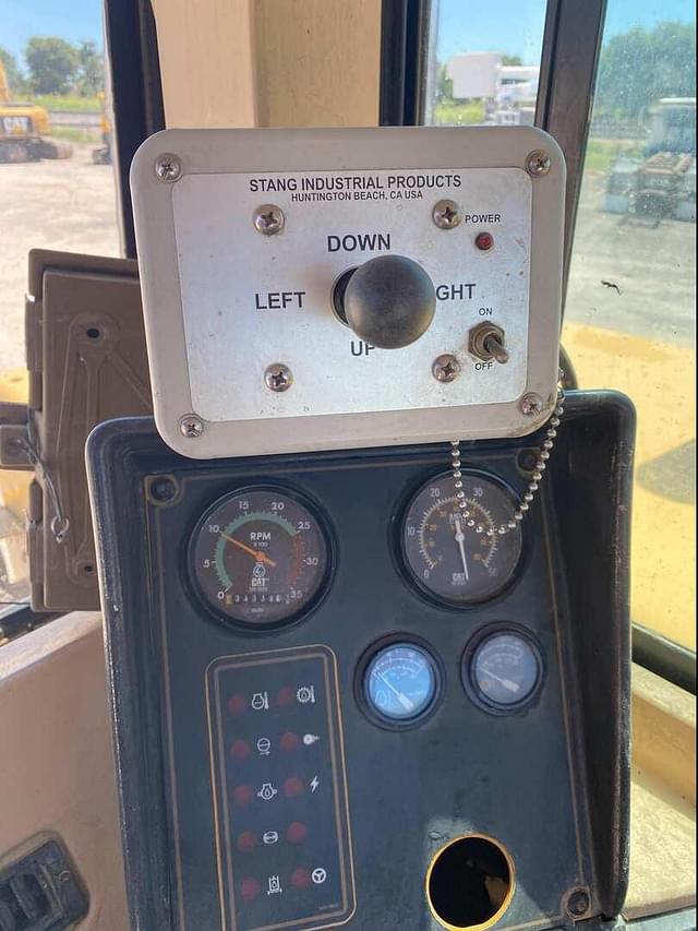 Image of Caterpillar 621E equipment image 4