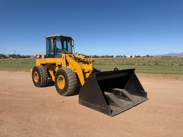 Image of Caterpillar 938F equipment image 4