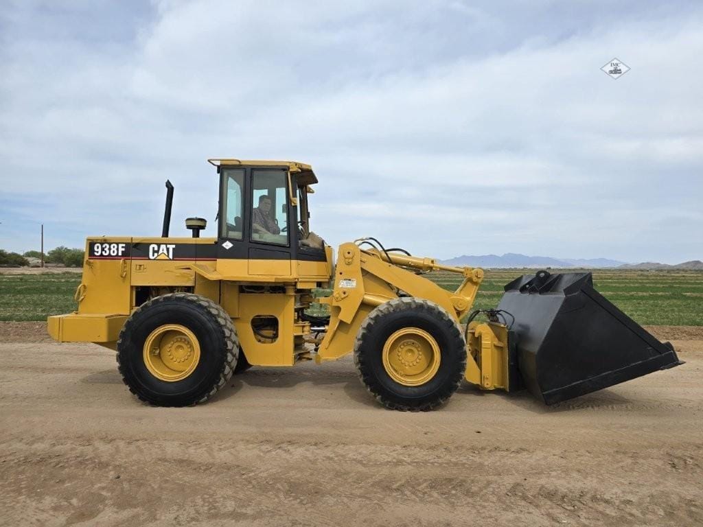 1995 Caterpillar 938F Equipment Image0