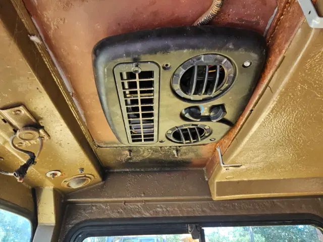 Image of Caterpillar D25D equipment image 4