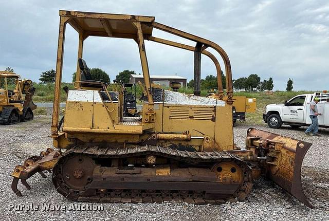 Image of Caterpillar D4C equipment image 3
